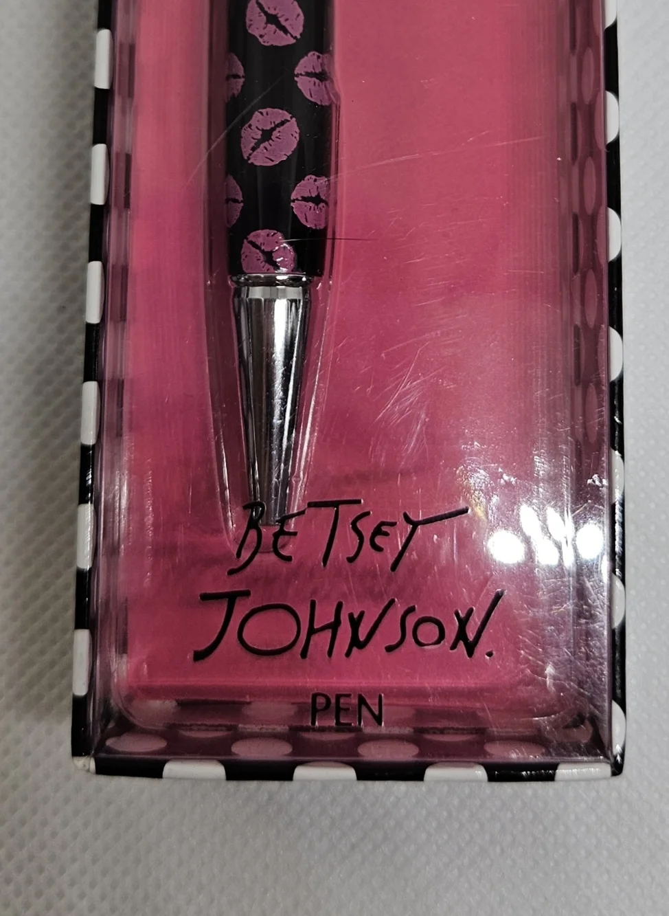 Betsey Johnson Crystal Pen Black Kiss Print With Bow Charm